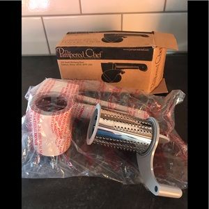 New Pampered Chef Deluxe Cheese Grater